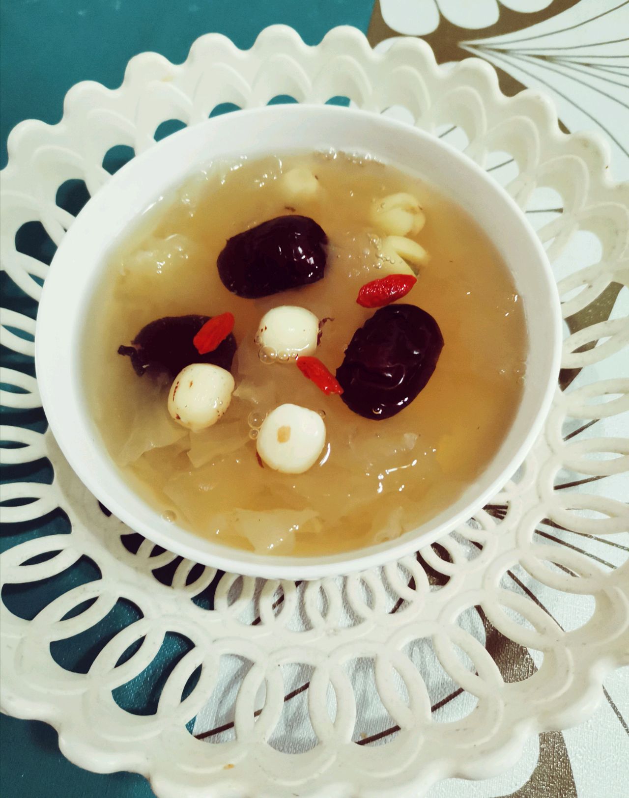 红枣银耳莲子汤